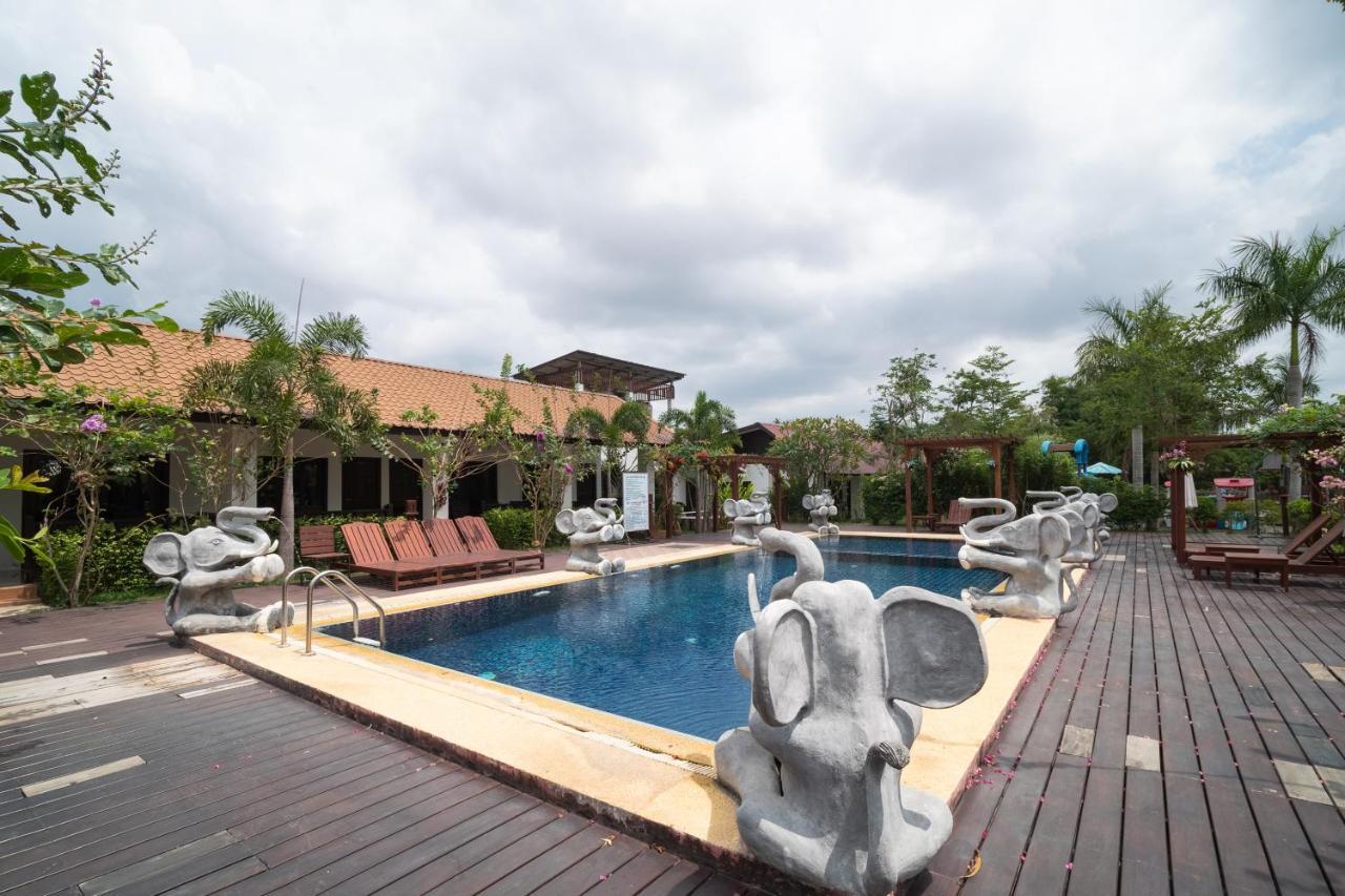 Oyo 837 Baan Kiang Nam Resort Bang Lamung Exterior photo